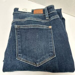 Judy Blue NWT Mid Rise Distressed Cropped Straight Jeans Style #82145 Size 15/32